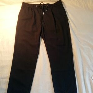 Divided black pants with drawstring and cuffs